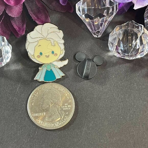 Disney Queen Elsa Trading Pin Frozen Big Head Princess Lapel Pin Brooch Jewelry - Picture 2 of 5